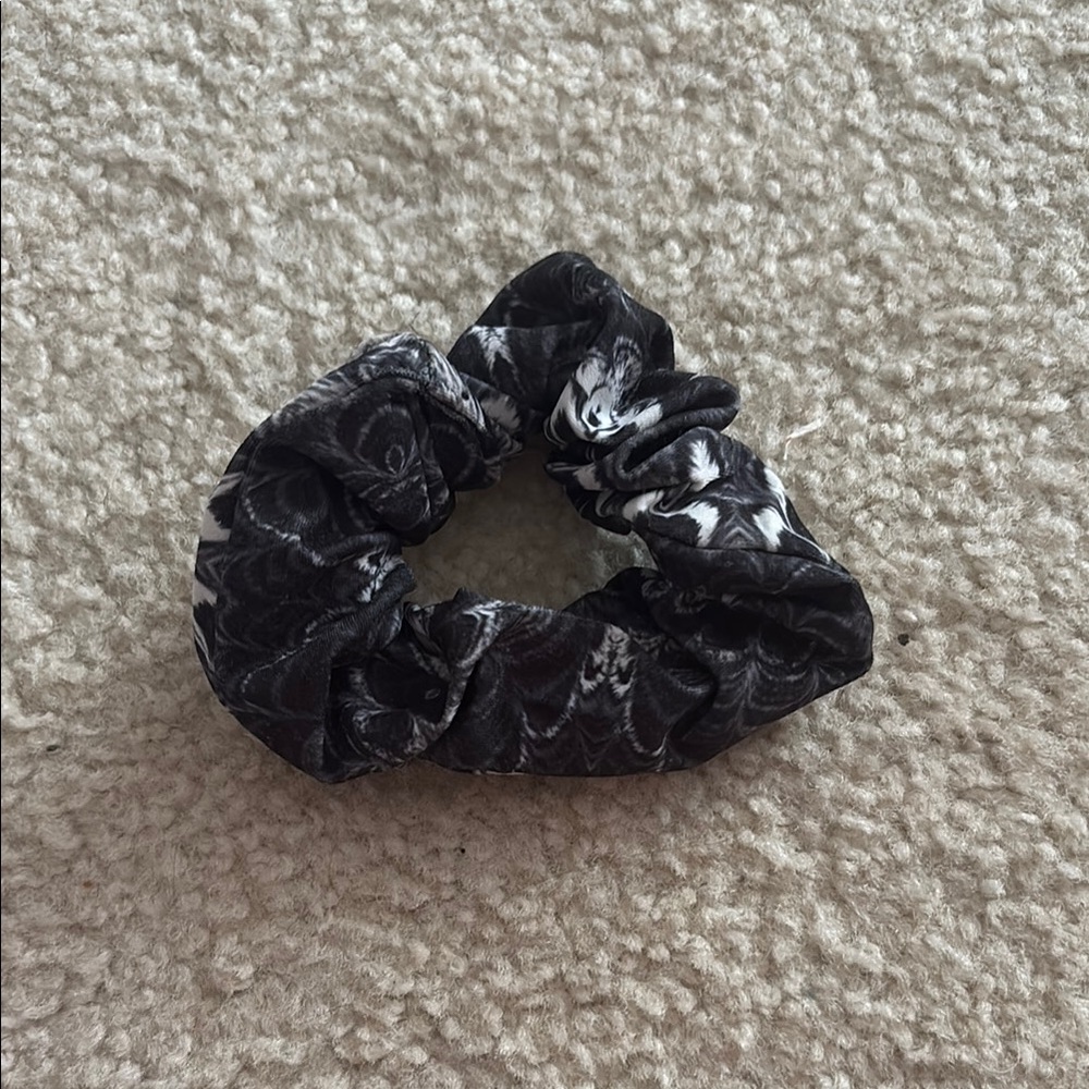 Black and White Patterned Scrunchie